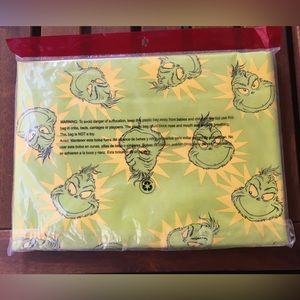 The Grinch tablecloth NWT